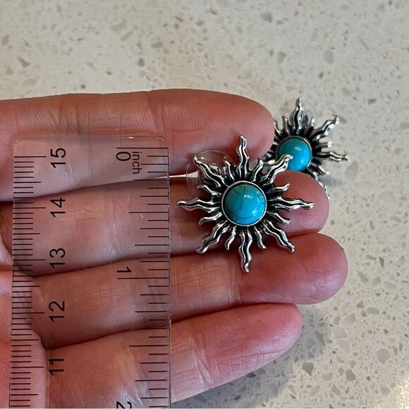 Sun shape Vintage style fake Turquoise Stud Earrings - Picture 2 of 8
